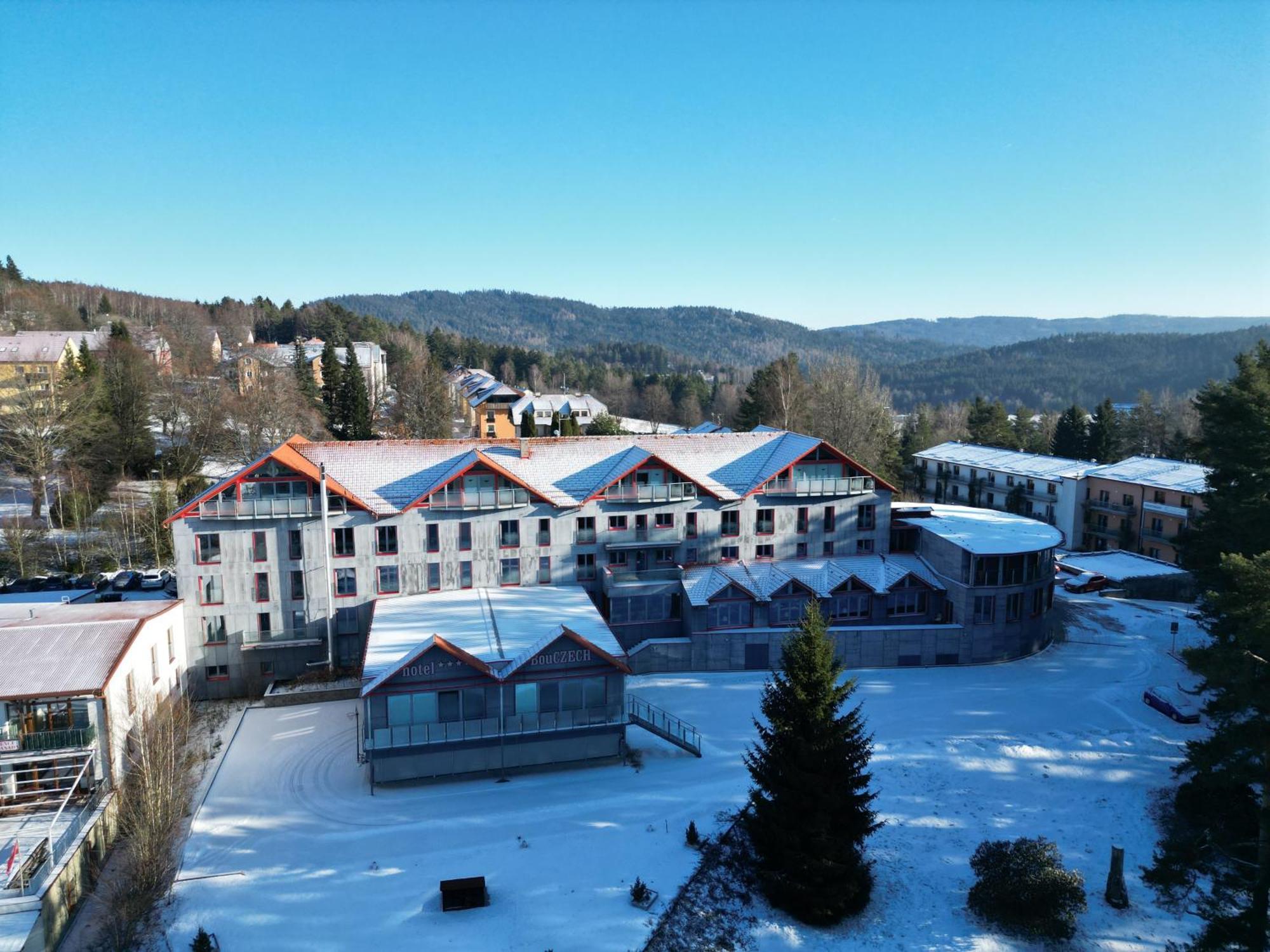 Hotel Bouczech Lipno nad Vltavou Kültér fotó
