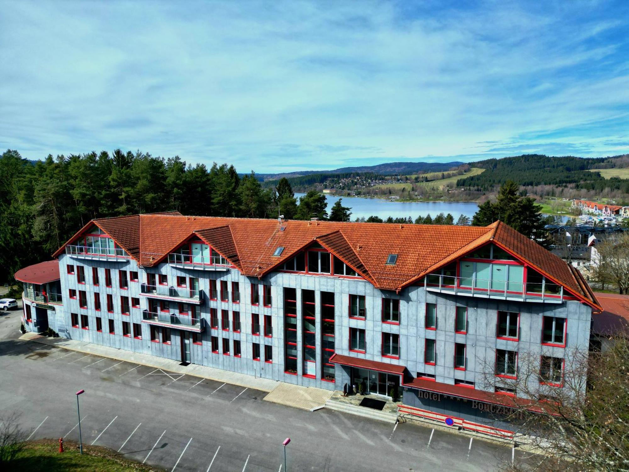 Hotel Bouczech Lipno nad Vltavou Kültér fotó